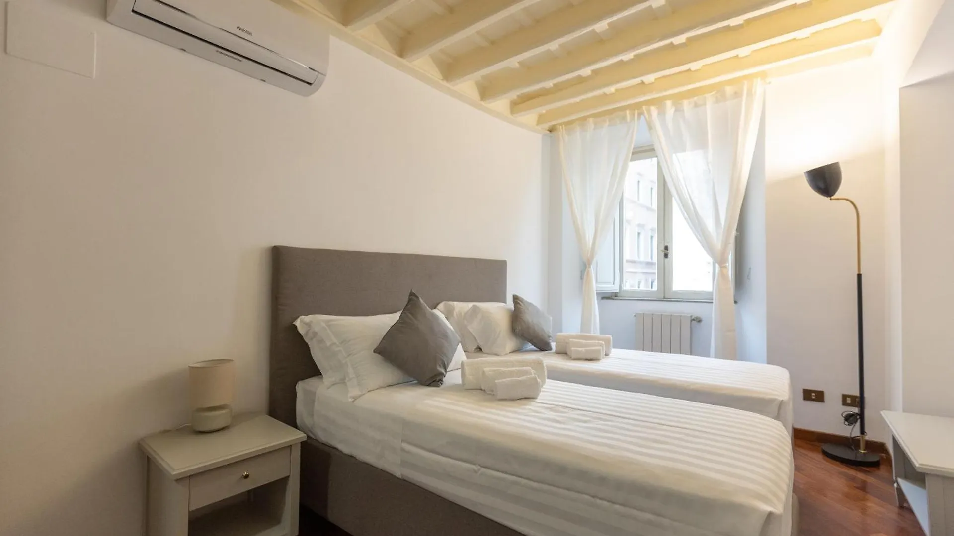 Piazza Navona Classy & Large Apartment Rome